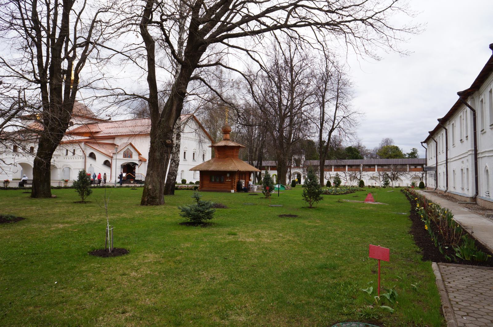 Городские особняки и Толгский монастырь